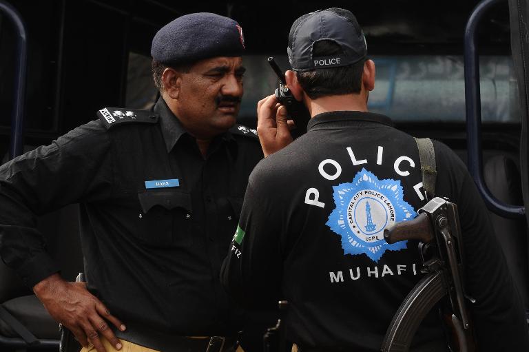 Pakistan'da aşısız 100 kişi gözaltına alındı