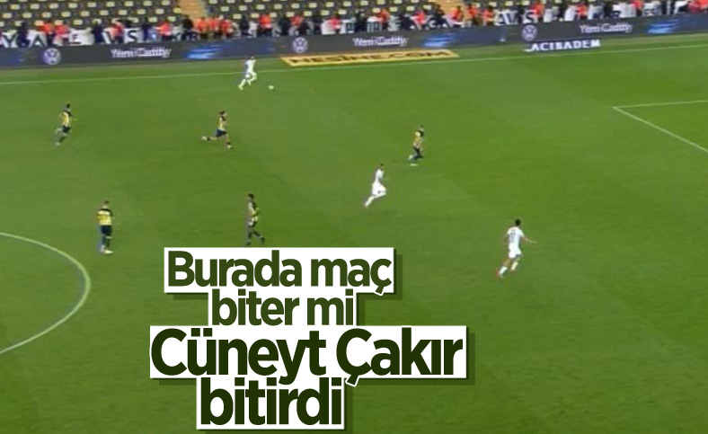 Cüneyt Çakır'ın maçı bitirme anı tepki topladı