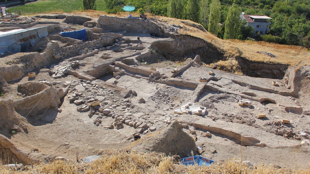 7 bin yıllık Arslantepe Höyüğü'nde 2 çocuk iskeleti bulundu