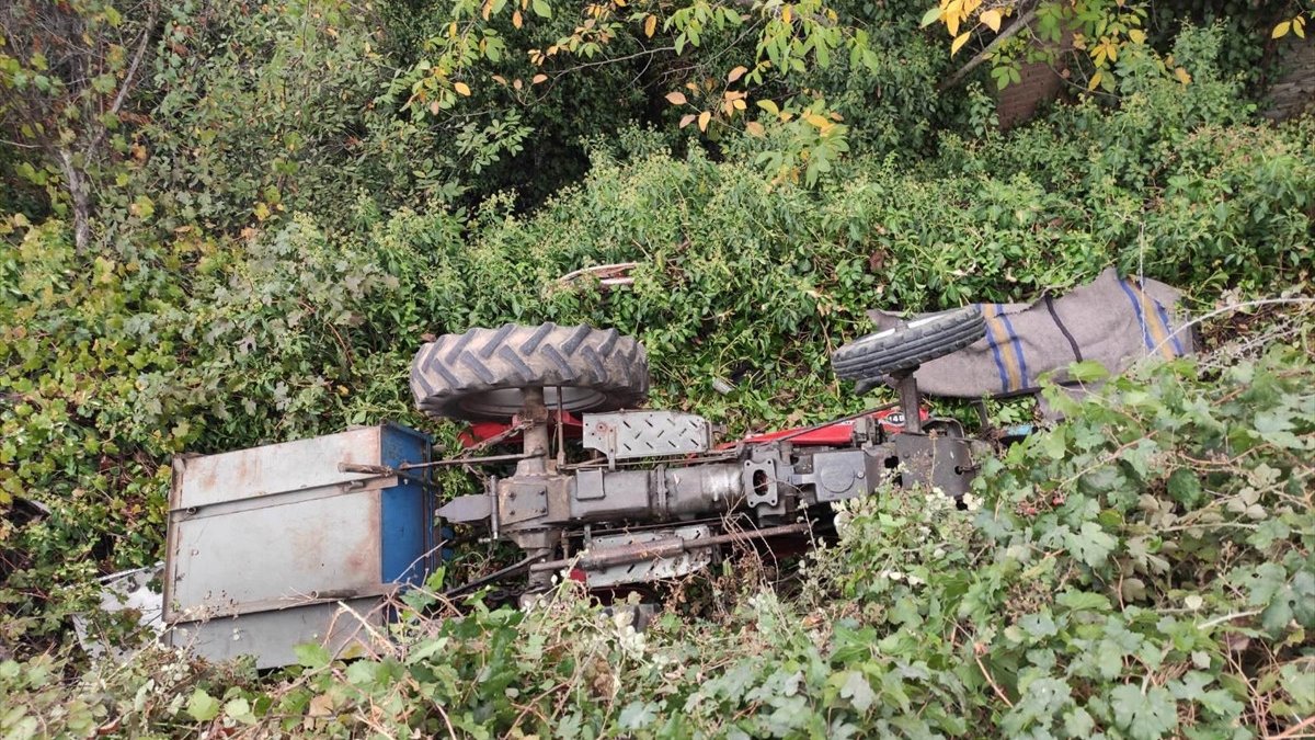 Manisa'da traktör devrildi: 1 ölü, 1 yaralı