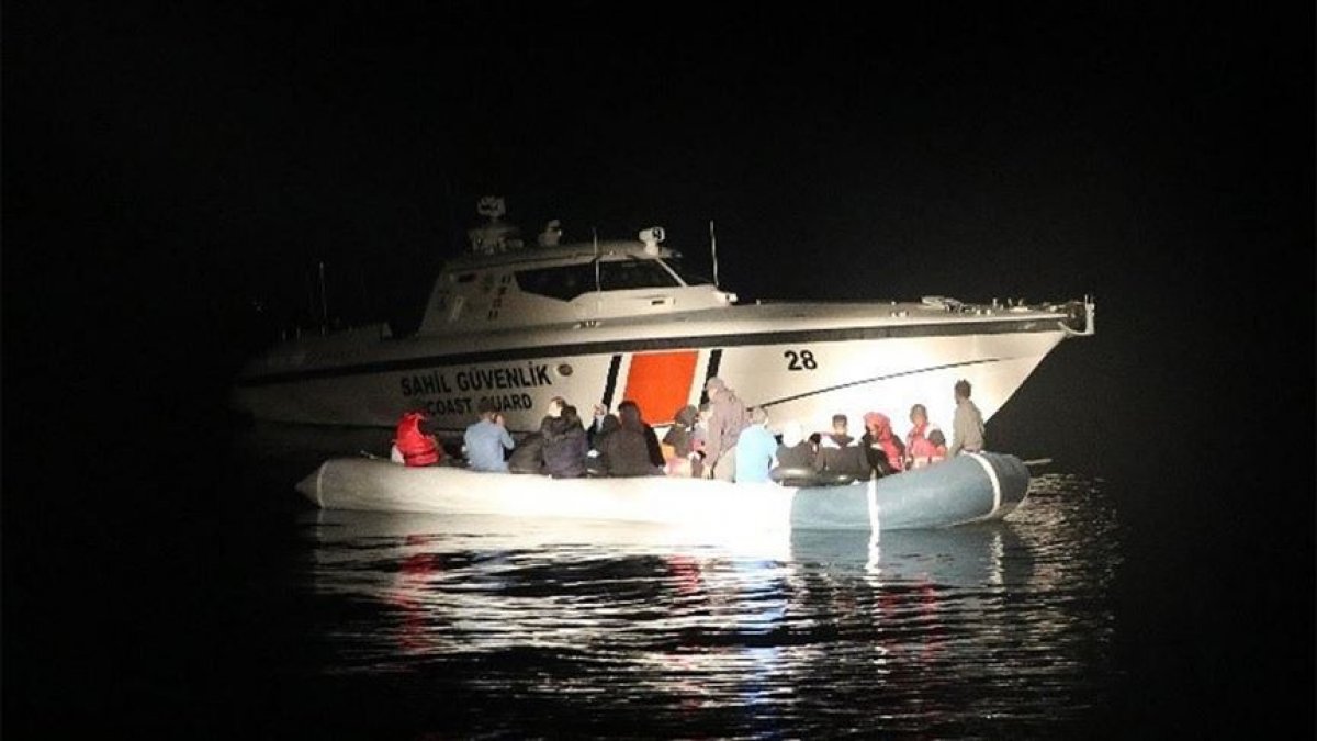 Balıkesir'de 32 düzensiz göçmen kurtarıldı