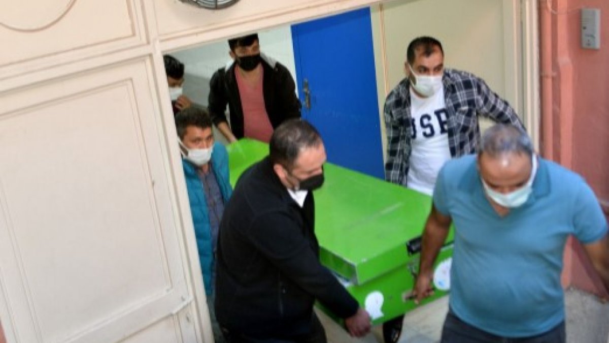 Adana'da eşini bıçaklayarak öldüren kadın tutuklandı