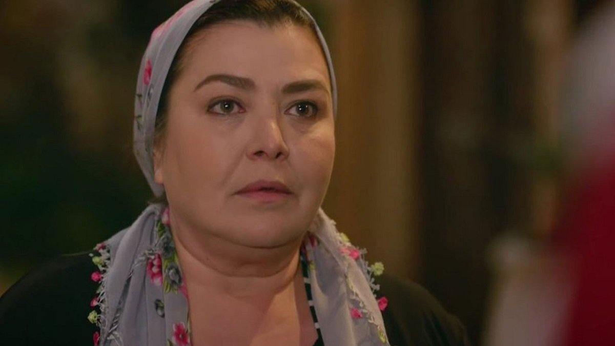 Hercai'nin Handan'ı Aydan Burhan'ın müstehcen pozları ortaya çıktı! Görenlerin ağzı açık kaldı