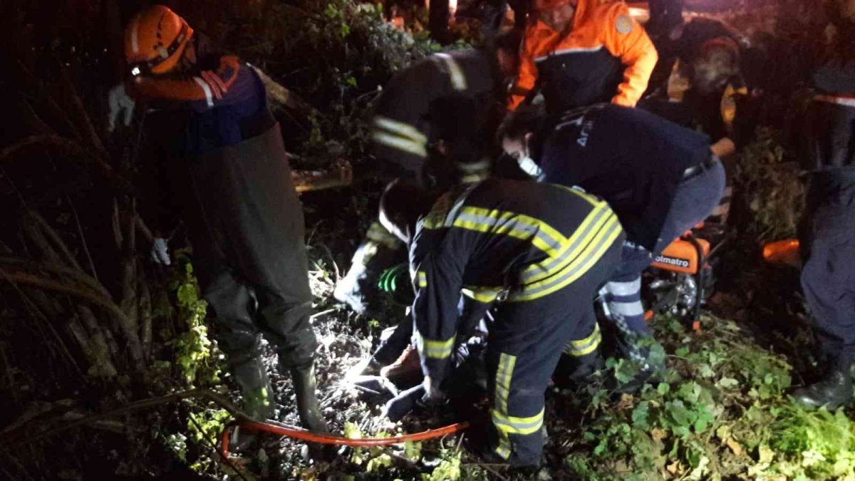 Bartın'da otomobil takla atıp dereye uçtu: 1 ölü