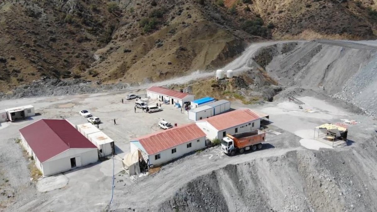 Kırıkkale'de iş makinesi ile duvar arasına sıkıştı, öldü