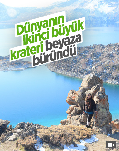 Bitlis'teki dünyanın ikinci büyük krater gölü beyaza büründü