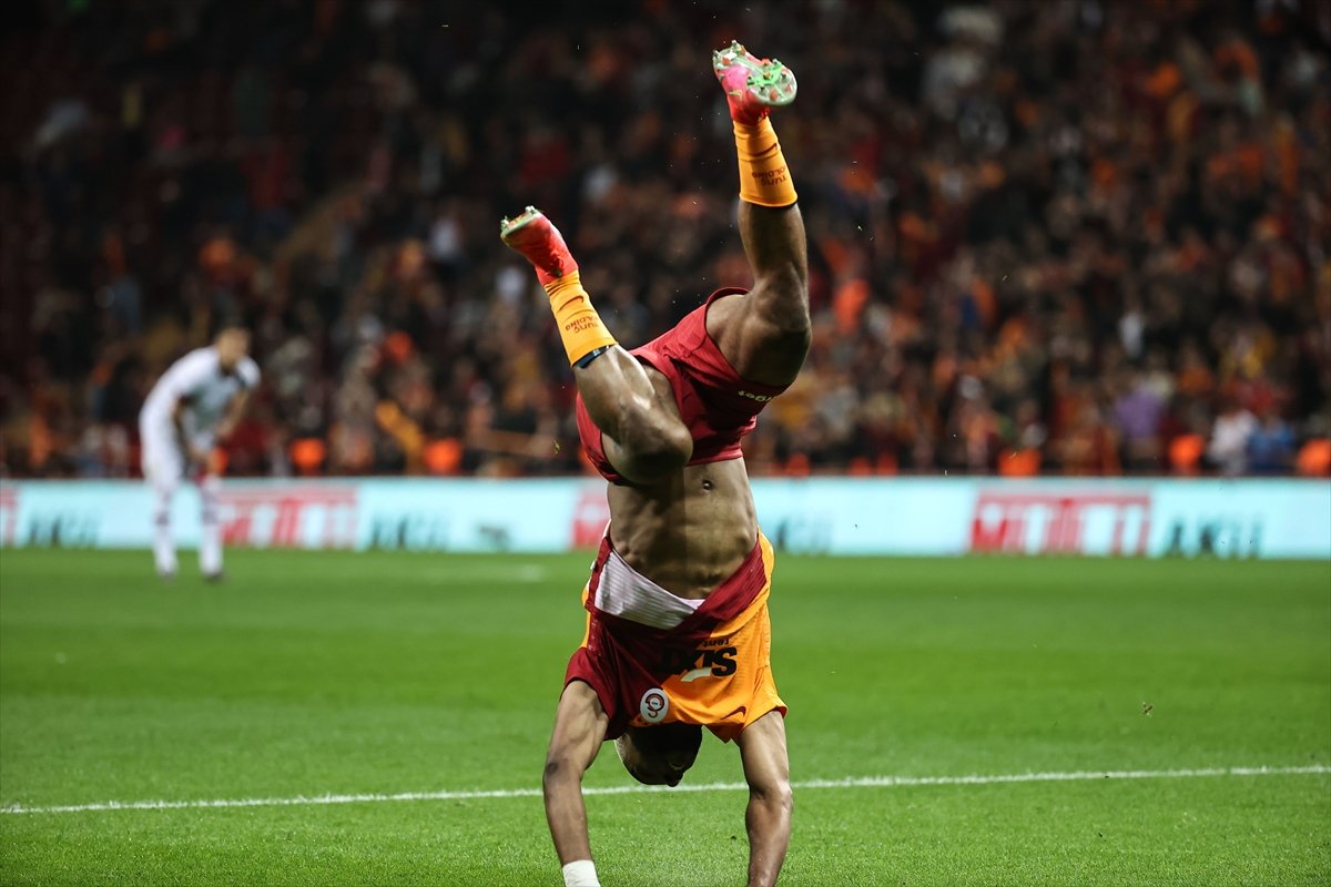 Galatasaray Fatih Karagümrük ü 2 golle geçti