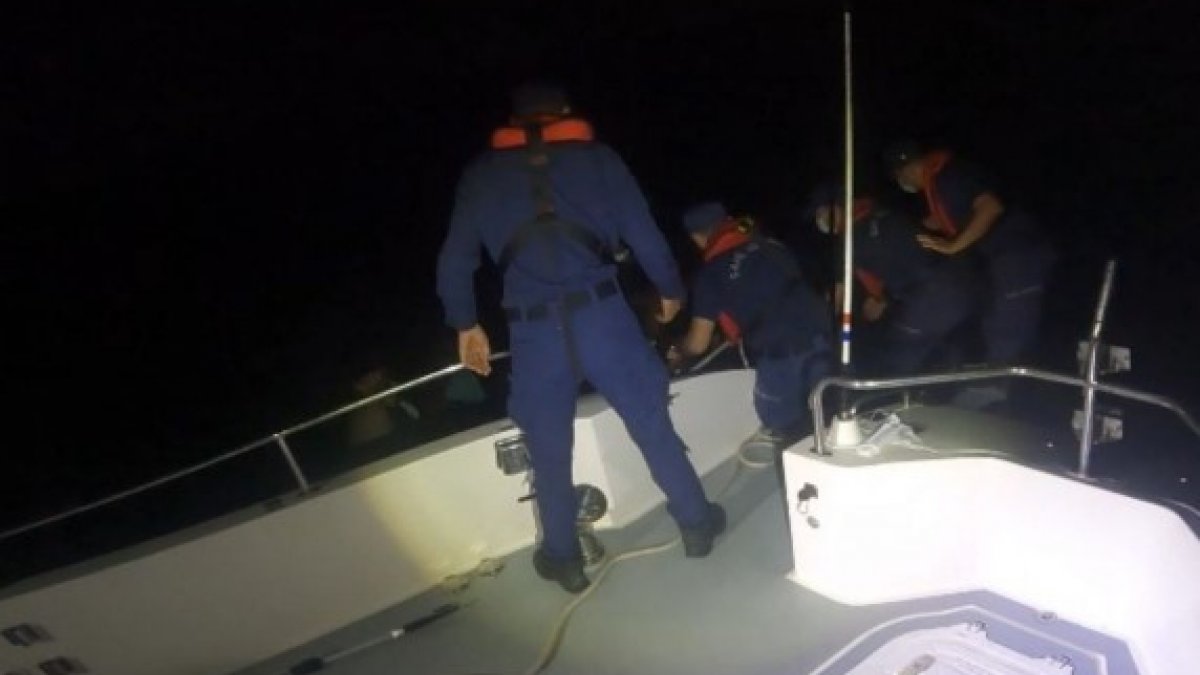 İzmir’de 149 düzensiz göçmen kurtarıldı