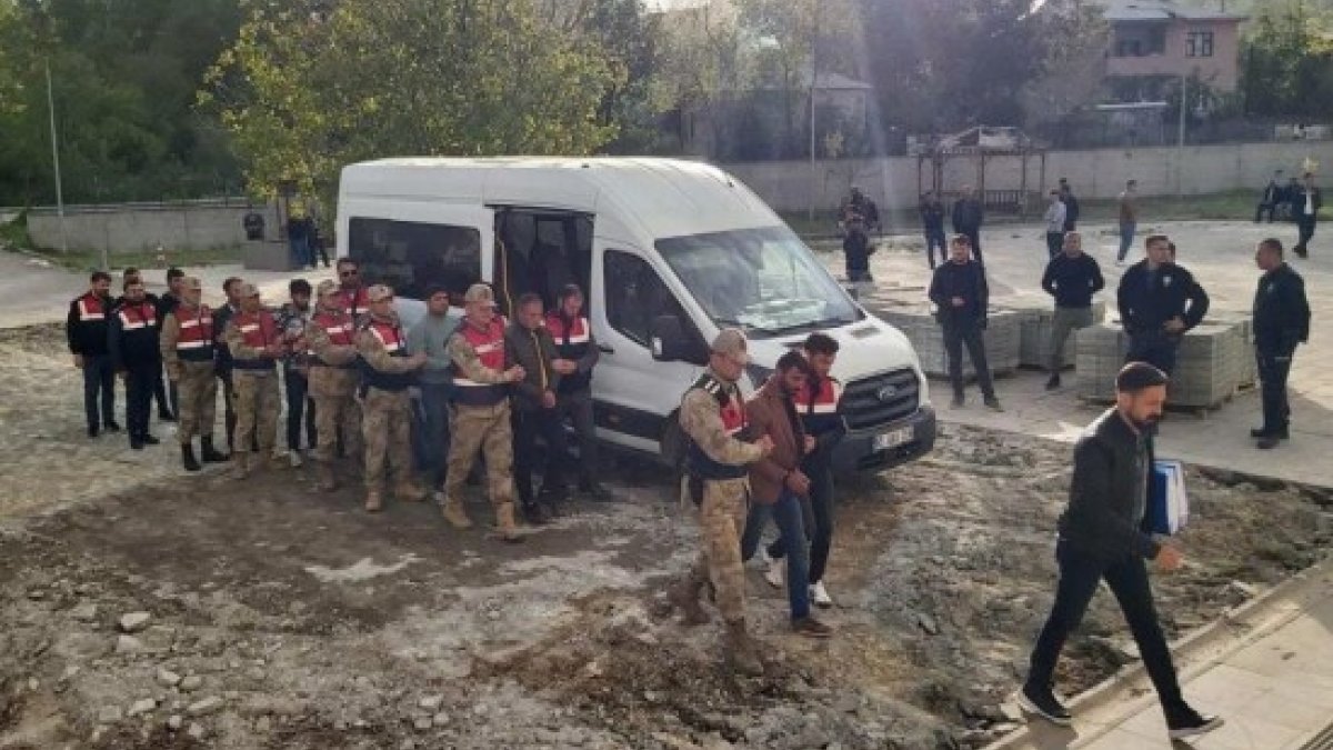 Van'da 8 göçmen kaçakçısı tutuklandı