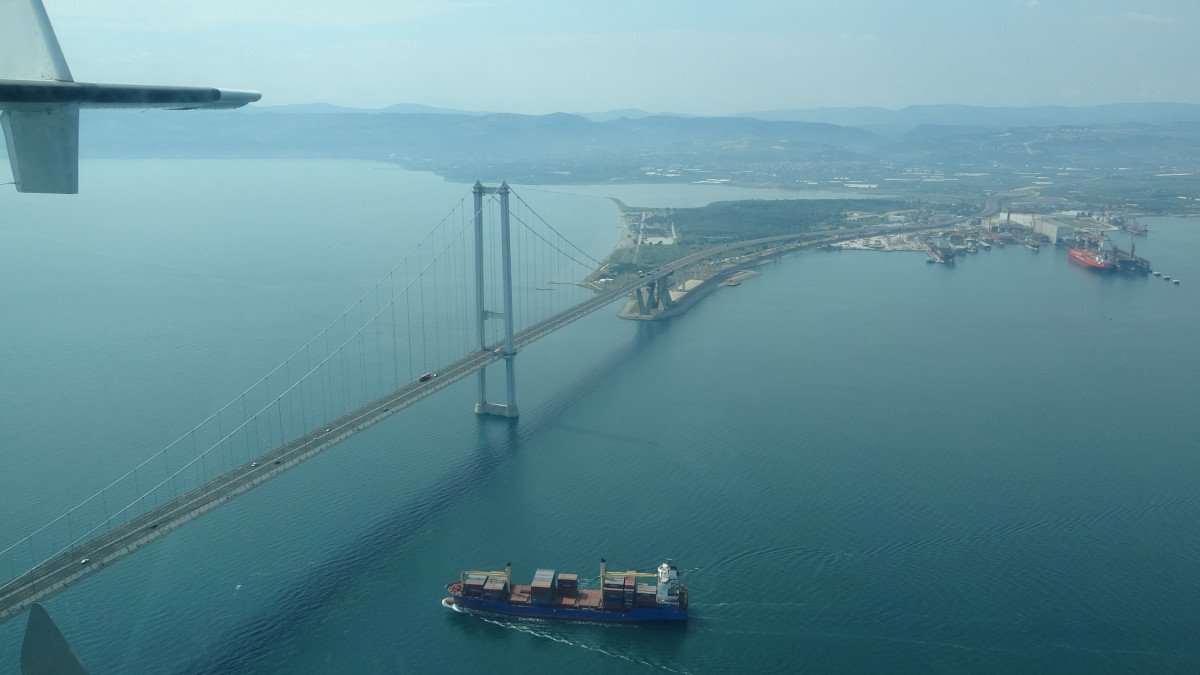 İzmit Körfezi’ni kirleten yandı: Anında arıyorlar