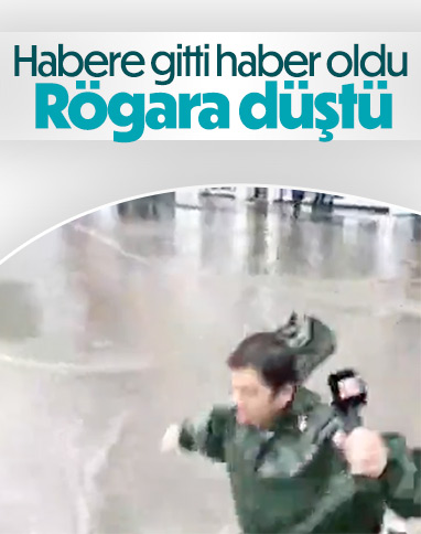 Sel bölgesinde yayın yapan muhabir rögara düştü