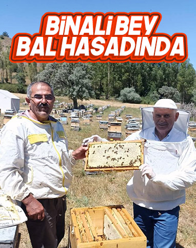 Binali Yıldırım, Erzincan'da sezonun ilk bal hasadına katıldı