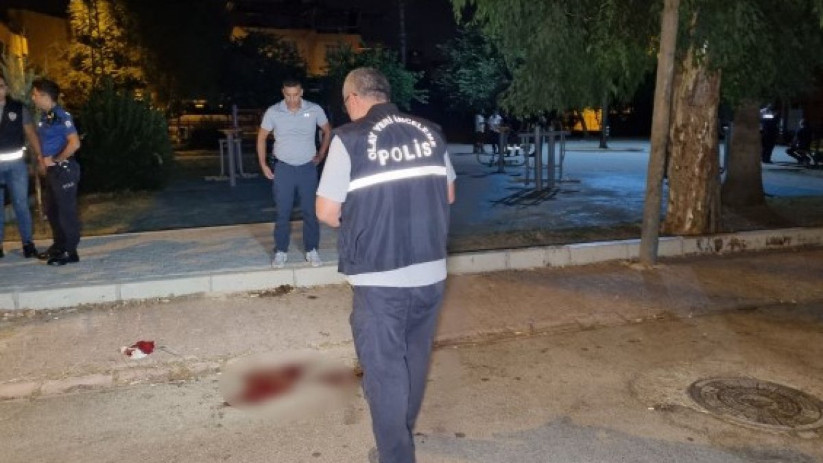 Adana'da çocuk parkı önünde silahlı saldırı: 2 ağır yaralı