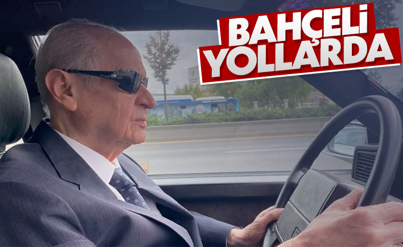 Devlet Bahçeli arabasıyla Ankara yollarında