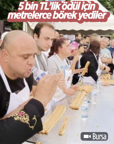 Bursa'da börek yeme yarışması: 16 metre yedi, 5 bin lira ödül kazandı
