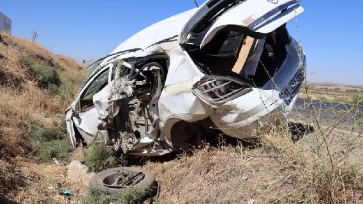 Diyarbakır'da otomobil takla attı: 1'i bebek 4 yaralı