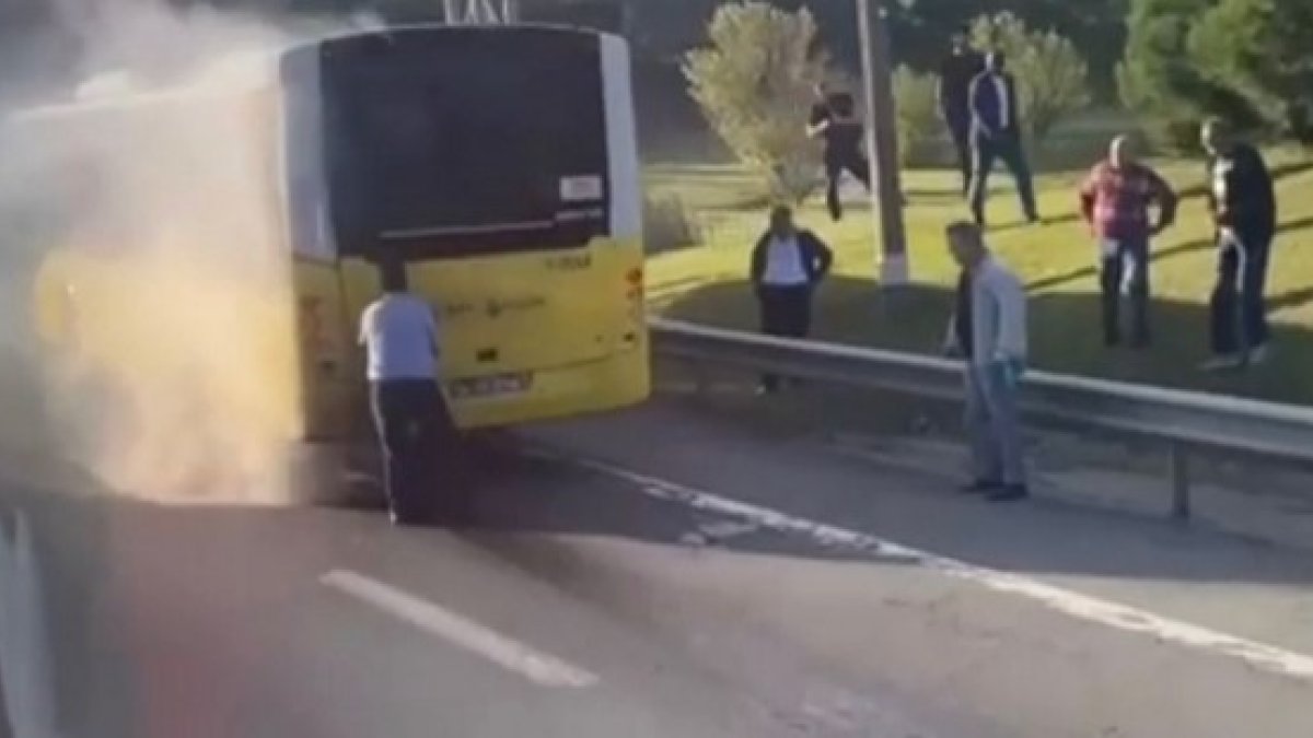 Sancaktepe TEM Otoyolu'nda İETT otobüsünde yangın