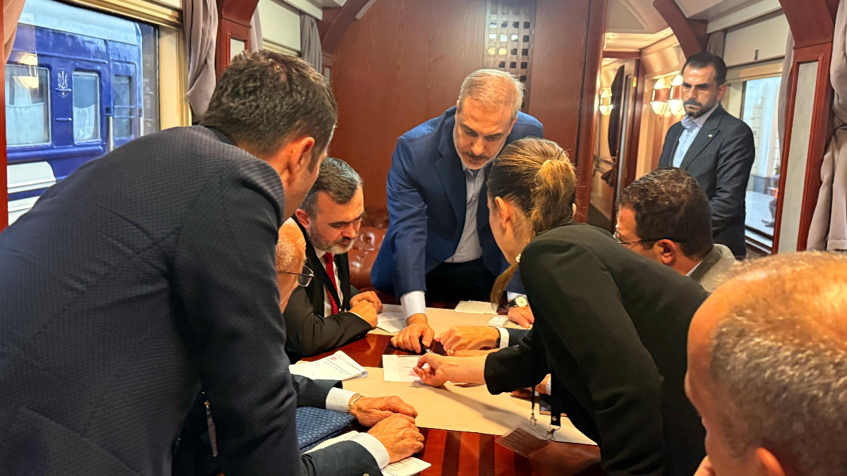 Hakan Fidan, Kiev’den trenle döndü Hakan Fidan, Kiev’den trenle döndü