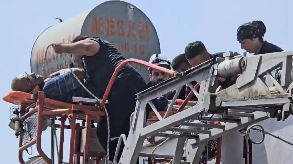 Adana’da boya yaptığı binanın elektrik akımına kapıldı Adana’da boya yaptığı binanın elektrik akımına kapıldı