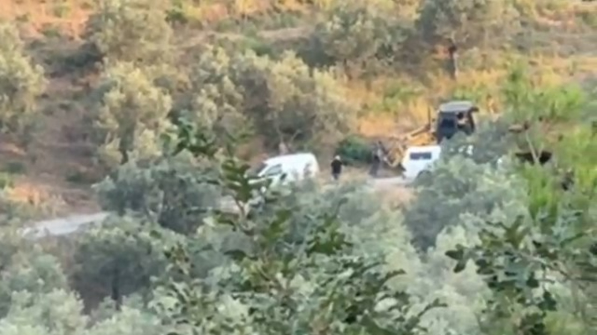 Ekrem İmamoğlu’nun babasına ait olduğu iddia edilen Güre’deki arazi arandı Ekrem İmamoğlu’nun babasına ait olduğu iddia edilen Güre’deki arazi arandı