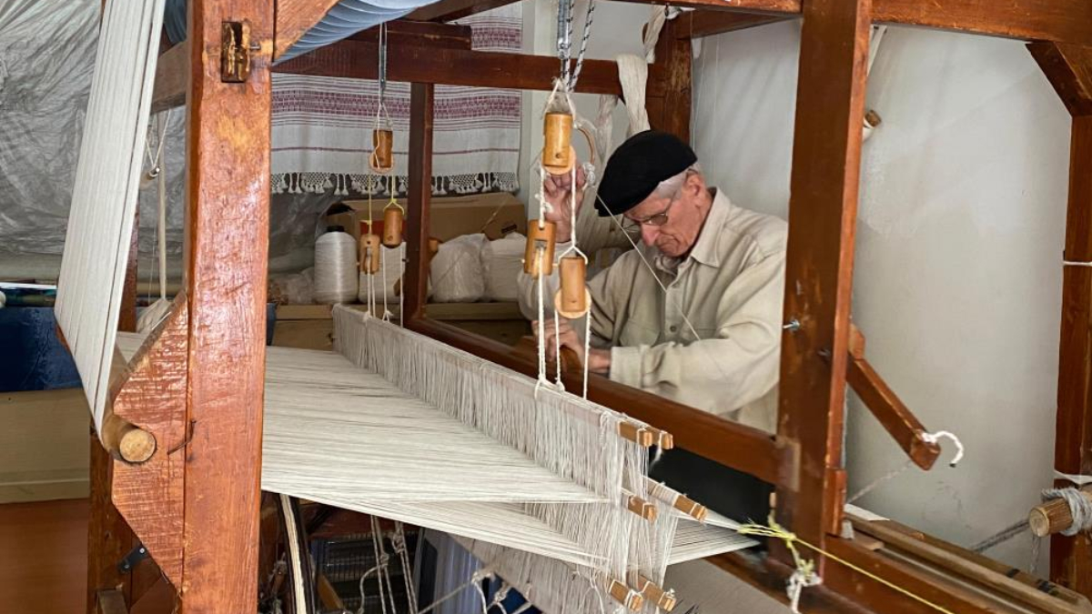 62 yıllık dokumacı İsmail Yanık, el emeklerini sanata dönüştürüyor 62 yıllık dokumacı İsmail Yanık, el emeklerini sanata dönüştürüyor