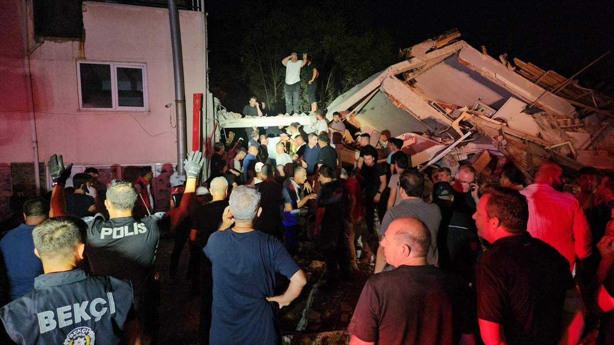 Balıkesir depreminde 1 can kaybı Balıkesir depreminde 1 can kaybı