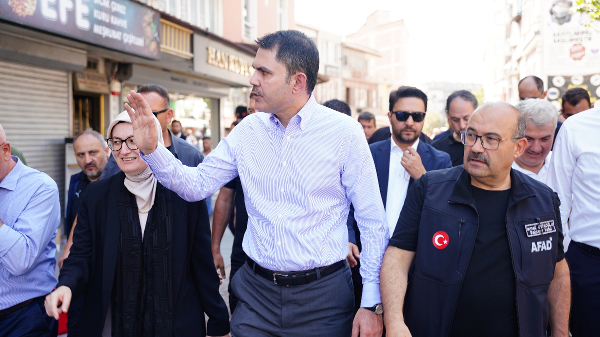 Murat Kurum: Hedefimiz konutları 1 yıl içinde tamamlayıp teslim etmek Murat Kurum: Hedefimiz konutları 1 yıl içinde tamamlayıp teslim etmek