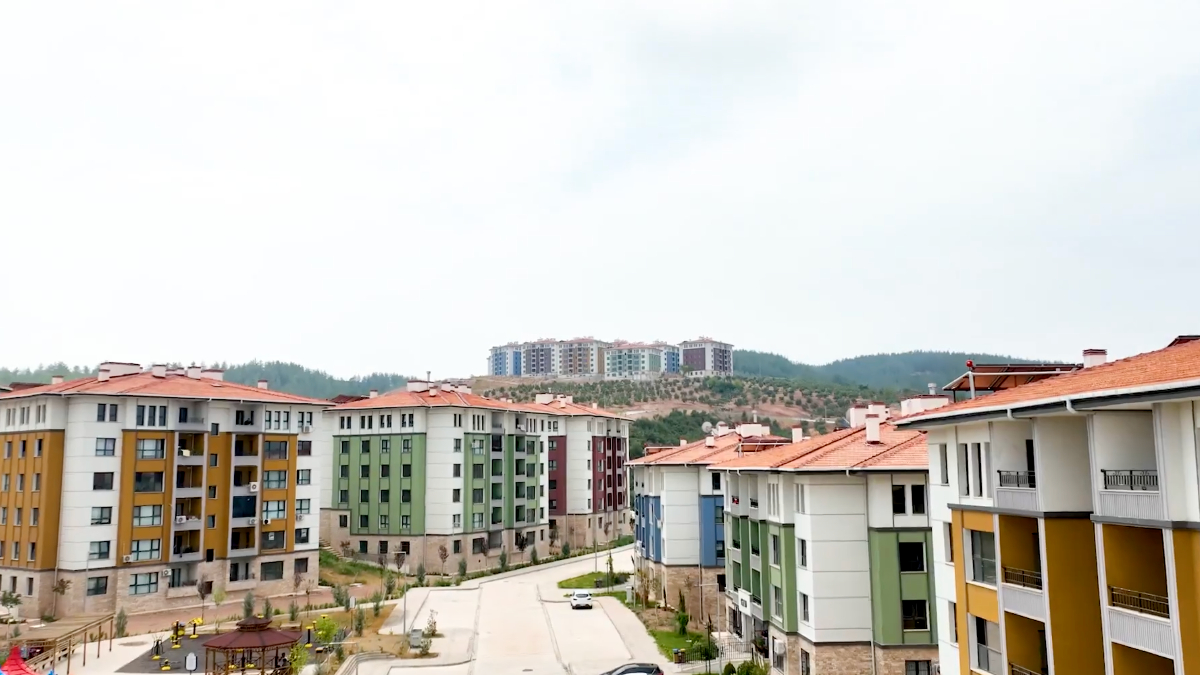 Osmaniye’de TOKİ’nin deprem sonrası konut projesi tamamlandı Osmaniye’de TOKİ’nin deprem sonrası konut projesi tamamlandı