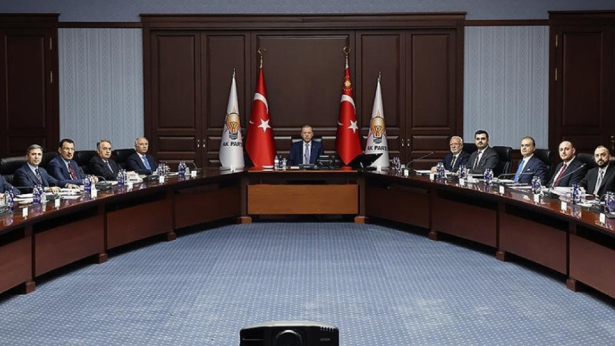 AK Parti MYK toplanıyor: Şikayet ve talepler Cumhurbaşkanı Erdoğan’a iletilecek AK Parti MYK toplanıyor: Şikayet ve talepler Cumhurbaşkanı Erdoğan’a iletilecek