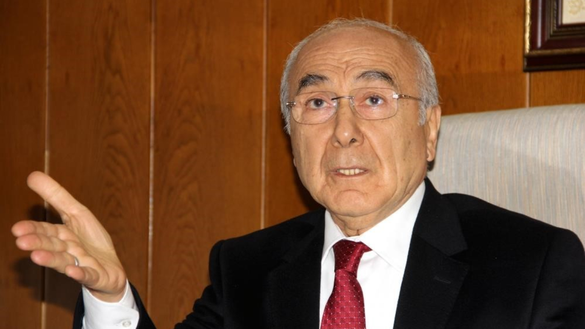 Eski Adana Belediye Başkanı Aytaç Durak, uçakta kalp krizi geçirdi Eski Adana Belediye Başkanı Aytaç Durak, uçakta kalp krizi geçirdi