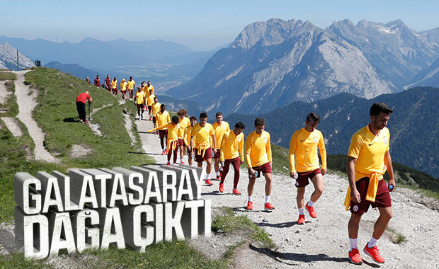 Galatasaraylı futbolcular yürüyüş yaptı