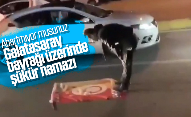 Galatasaraylı taraftarlar şükür namazı kıldı