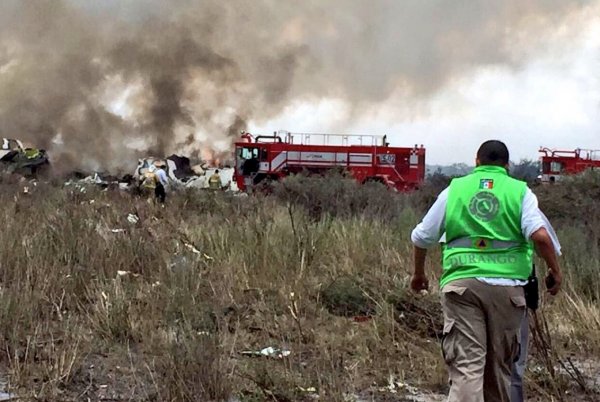 Meksika'da 97 yolculu uçak düştü