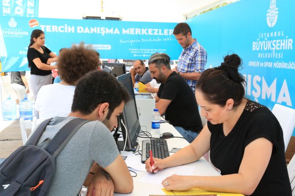 İBB´den YKS´ye giren gençlere doğru tercih desteği