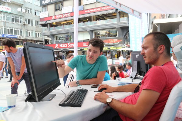 İBB´den YKS´ye giren gençlere doğru tercih desteği
