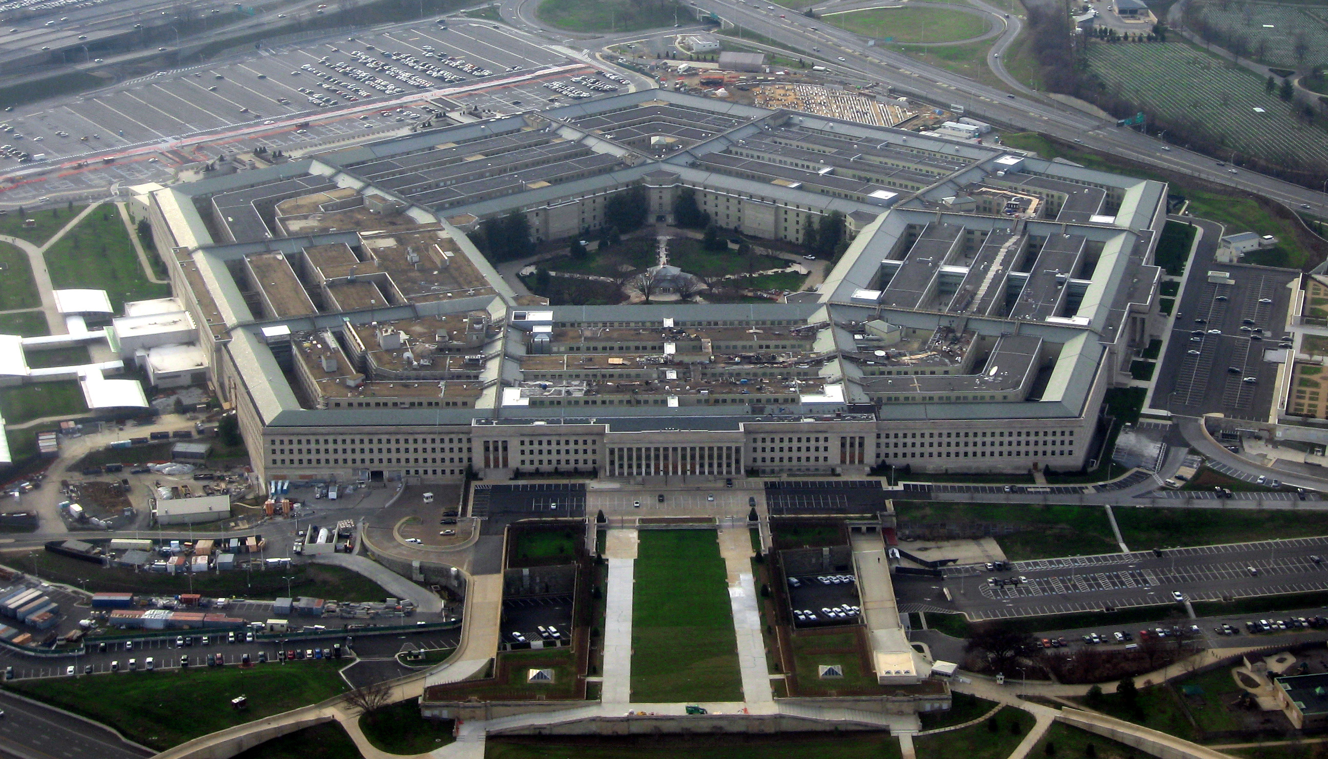 Pentagon yetkilisi: UFO'ların varlığından şüphe yok