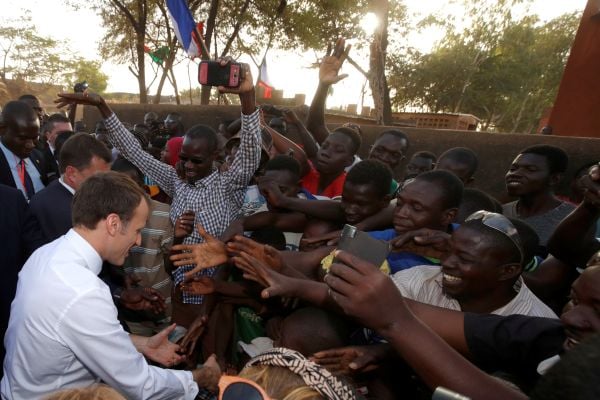 Macron'dan Burkina Faso'da tuhaf davranışlar