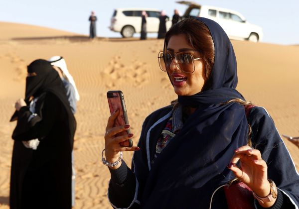 Suudi Arabistan'a kadınlar yalnız başına girebilecek
