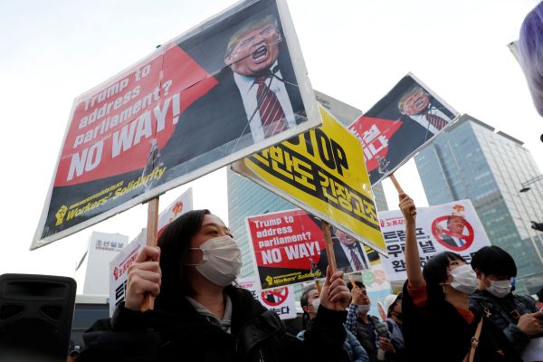 Trump'a Güney Kore'de protesto