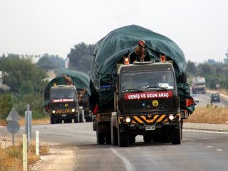 Turkey deploys more military equipment to Syrian border