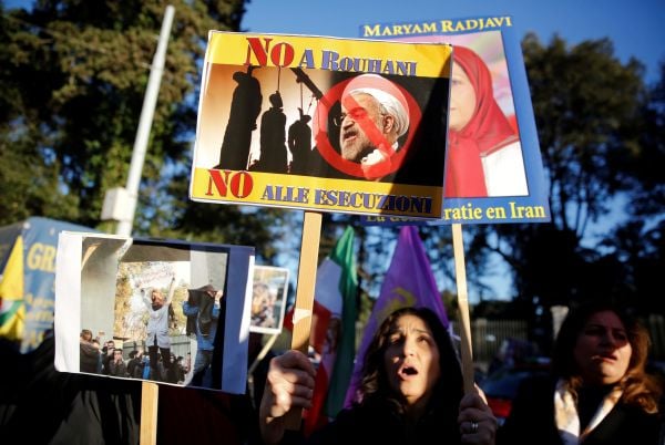 İran Devrim Muhafızları üç kentte konuşlandı