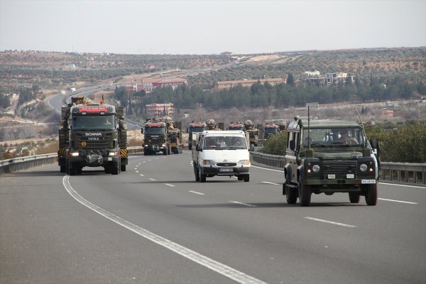 Askeri birlikler Suriye sınırına ulaştı