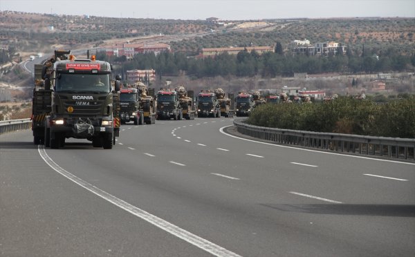 Askeri birlikler Suriye sınırına ulaştı