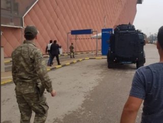 Mağaza çalışanlarını rehin alan firari asker teslim oldu