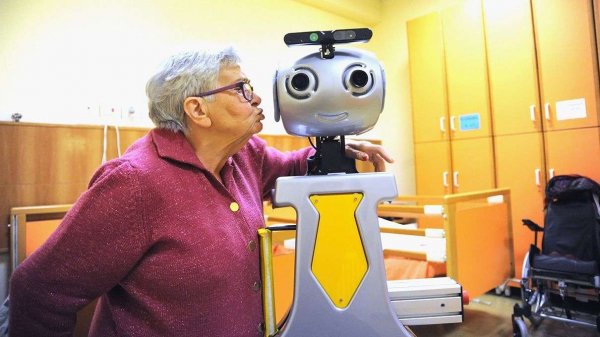 Japonya'da robotlar, yaşlıların bakımını üstlenecek