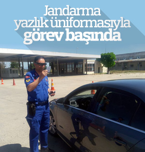 Jandarma yazlık kıyafetleriyle görevde