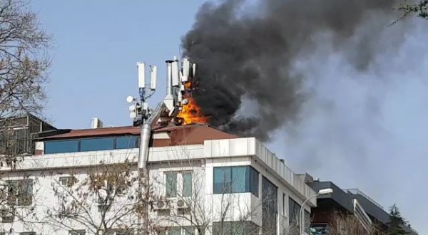 Üsküdar'da baz istasyonunda yangın