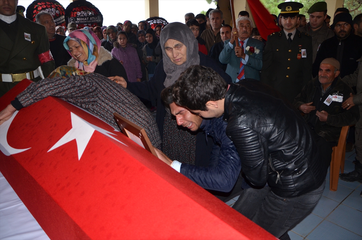 Kayalıklardan düşerek şehit var olan askere veda