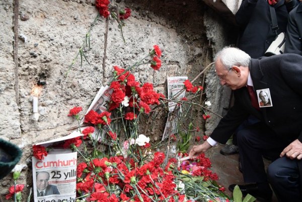 Kılıçdaroğlu, Uğur Mumcu anma töreninde mum yaktı