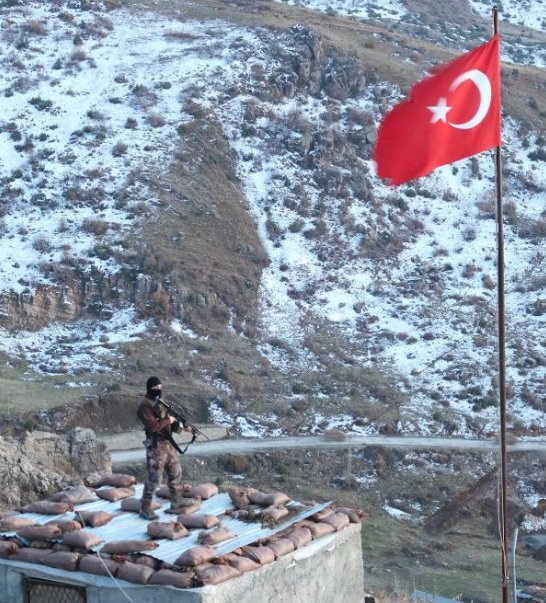 Hakkari'de sınırın kör noktasında vatan nöbeti